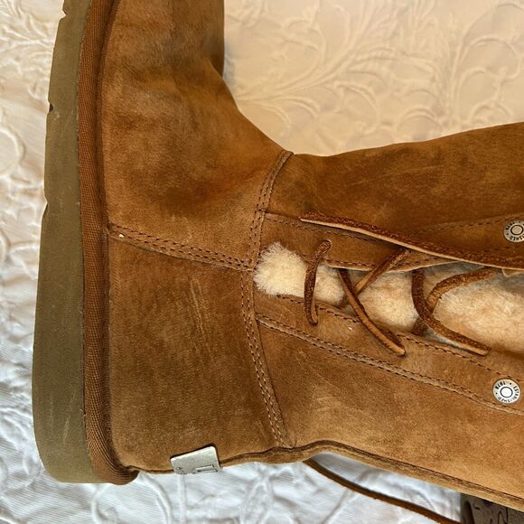 UGGS, size 6, EUC, side lacing, leather and shearling. Metal nameplate on back. - Picture 10 of 11